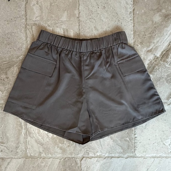 NWT Abercrombie & Fitch Beige Lounge Collection Satin Cargo Shorts (Size S) - Picture 1 of 8